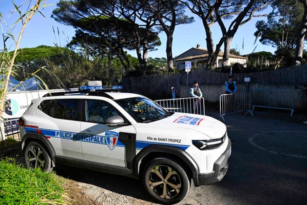 PEOPLE : Hommage Ã Brigitte Bardot - Saint-Tropez - 29 12 2025 La Madrague, Brigitte Bardot s house, is under close surveillance. Saint-TropezFrance  Copyright: xWilliamxCannarellax