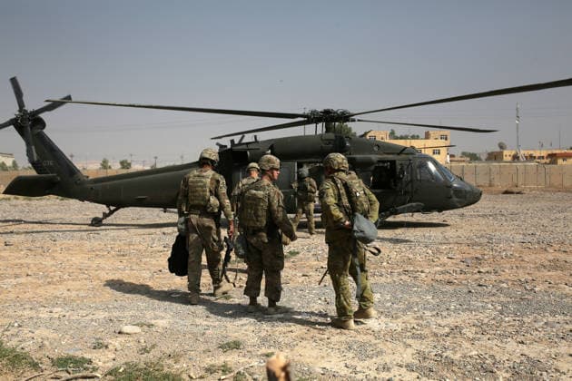 Operation to liberate Iraq’s Mosul from Daesh NINEVEH, IRAQ - OCTOBER 19: US soldiers leave Nineveh Joint Operations Command Headquarters with helicopters to go to Al-Kayyara district and around Mosul, in Nineveh, Iraq on October 19, 2016. Ninawa Iraq. Editorial use only. Please get in touch for any other usage.  Copyright: x2025xAnadoluxYunusxKeleÅüx