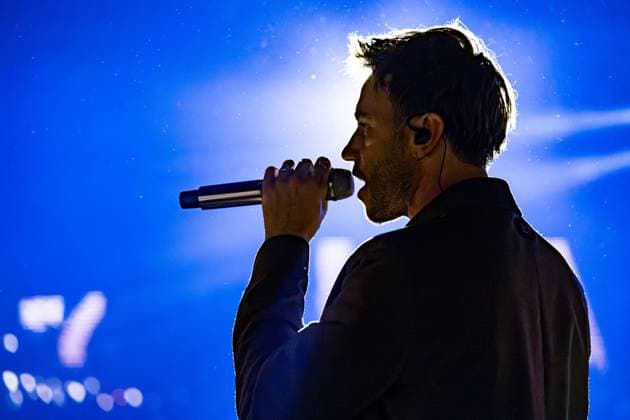 29.12.2025, GER, Kultur Konzert, Clueso - Weihnachten zu Hause 2025 Clueso (Thomas Hübner, geb. 9.April 1980 in Erfurt ist ein deutscher Sänger, Rapper, Songwriter und Produzent. ) gab in der ausverkauften Erfurter Messehalle sein traditionelles Konzert Weihnachten Zu Hause. Als Vorband Support-Act waren dabei yung.pepp (peppinger) sowie die Band Sportfreunde Stiller (Sportfreunde Stiller ist eine seit 1996 (Gründung 1995 unter dem Namen Endkrass) bestehende deutsche Indie-Rock-Gruppe aus Germering bei München. Florian Weber - Gesang Gitarre Schlagzeug. Florian Flo Weber - Schlagzeug Gesang Keyboard. Rüdiger Rüde Linhof - Bass Keyboard Basspedal Gesang 99094 Erfurt Messe Messehalle Kongresshal