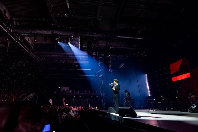 29.12.2025, GER, Kultur Konzert, Clueso - Weihnachten zu Hause 2025 Clueso (Thomas Hübner, geb. 9.April 1980 in Erfurt ist ein deutscher Sänger, Rapper, Songwriter und Produzent. ) gab in der ausverkauften Erfurter Messehalle sein traditionelles Konzert Weihnachten Zu Hause. Als Vorband Support-Act waren dabei yung.pepp (peppinger) sowie die Band Sportfreunde Stiller (Sportfreunde Stiller ist eine seit 1996 (Gründung 1995 unter dem Namen Endkrass) bestehende deutsche Indie-Rock-Gruppe aus Germering bei München. Florian Weber - Gesang Gitarre Schlagzeug. Florian Flo Weber - Schlagzeug Gesang Keyboard. Rüdiger Rüde Linhof - Bass Keyboard Basspedal Gesang 99094 Erfurt Messe Messehalle Kongresshal