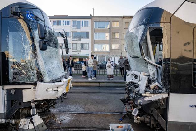 A damaged tram is seen at the scene of a collision between two trams at the intersection of Blancefloerlaan and Halewijnlaan on Antwerp s Linkeroever, on Tuesday 30 December 2025. Nine people are reportedly injured, including the 2 drivers. The tram traffic is severely disrupted.  JONASxROOSENS 152325890
