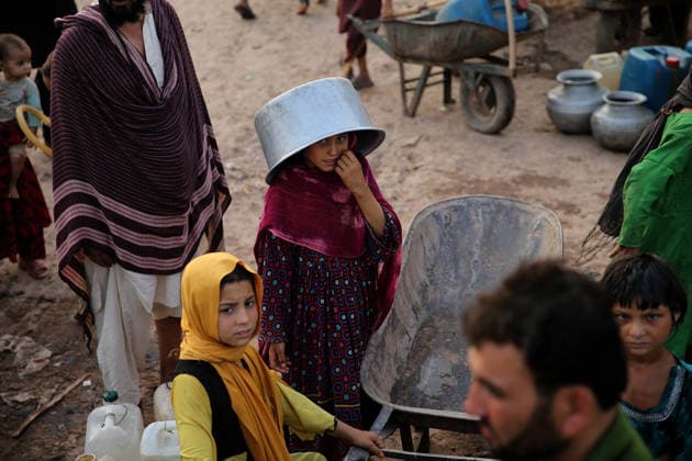World Refugee Day in Pakistan ISLAMABAD, PAKISTAN - JUNE 20 : Afghan refugee girls are seen at a refugee village in Islamabad, Pakistan on World Refugee Day on June 20, 2016. 1, 51 million refugees who are mostly Afghans still live in Pakistan. World Refugee Day, observed June 20th each year, is dedicated to raising awareness of the situation of refugees throughout the world. Islamabad Pakistan. Editorial use only. Please get in touch for any other usage.  Copyright: x2025xAnadoluxMetinxAktasx
