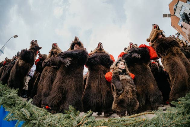 Bear Dance Tradition in Comanesti, Bacau, Romania Comanesti, Bacau, December 30, 2025: Participants wearing bear costumes perform the traditional Bear Dance during the Festival of Traditions and Customs. The Bear Dance is a traditional winter ritual specific to northeastern Romania, symbolizing the renewal of nature. Copyright: xVLADxBEREHOLSCHIx