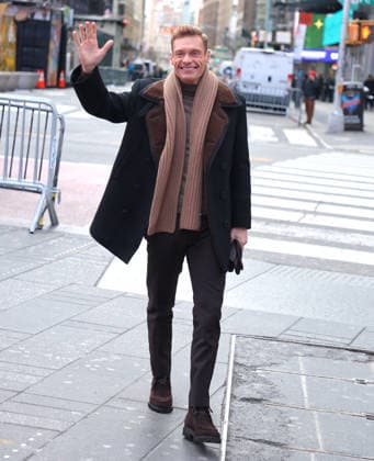 Rita Ora and Ryan Seacrest out in Times Square Singer Rita Ora with TV host Ryan Seacrest are walking in Times Square ahead of tomorrow Dick Clark s New Year s Rockin Eve in New York, NY on December 30, 2025. Photo by Dylan Travis ABACAPRESS.COM New York City New York United States  Copyright: xDylanxTravis ABACAx