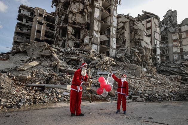 Volunteers dressed as Santa bring joy to children in Gaza GAZA CITY, GAZA - DECEMBER 30: Two young Palestinian volunteers dressed as Santa Claus tour neighborhoods in Gaza City, Gaza, reduced to rubble by Israeli attacks, offering moments of relief to children, on December 30, 2025. Through games and small performances, the volunteers help bring smiles to the faces of Gaza s children, easing their distress. Ali Jadallah Anadolu Gaza City Gaza. Editorial use only. Please get in touch for any other usage.  Copyright: x2025xAnadoluxAlixJadallahx