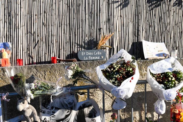 Hommage To Brigitte Bardot Outside Her House - Saint Tropez Supporters of Brigitte Bardot lay flowers, objects representing animals, and letters in memory of Brigitte Bardot outside her home, in Saint Tropez, France, on December 30, 2025. Photo by Florian Poitout ABACAPRESS.COM Saint Tropez France  Copyright: xPoitoutxFlorian ABACAx