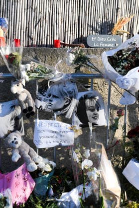 Hommage To Brigitte Bardot Outside Her House - Saint Tropez Supporters of Brigitte Bardot lay flowers, objects representing animals, and letters in memory of Brigitte Bardot outside her home, in Saint Tropez, France, on December 30, 2025. Photo by Florian Poitout ABACAPRESS.COM  Copyright: xPoitoutxFlorian ABACAx