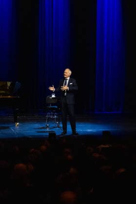 Harald Schmidt Bericht aus Bonn im Theater Bonn 30.12.2025. Harald Schmidt bei seinem Bühnenprogramm BERICHT FÜR BONN - Endgültiges zur Weltlage im Theater Bonn am 30.12.2025. Mit scharfem Humor und analytischer Distanz kommentierte der Entertainer aktuelle politische und gesellschaftliche Themen. Bonn Nordrhein-Westfalen Deutschland Copyright: xBonn.digitalx xMarcxJohnx