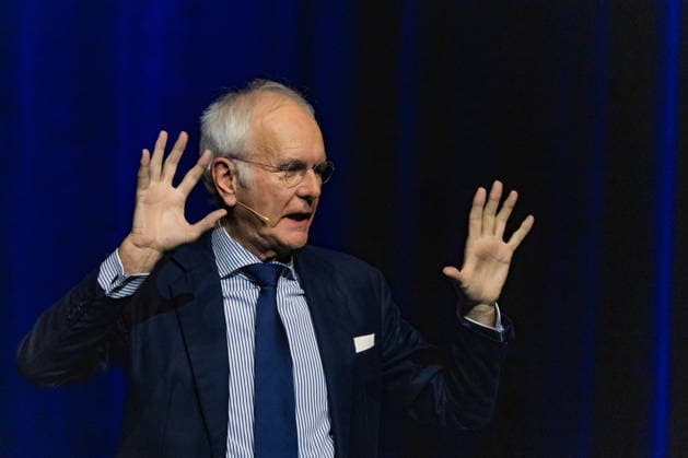 Harald Schmidt Bericht aus Bonn im Theater Bonn 30.12.2025. Harald Schmidt bei seinem Bühnenprogramm BERICHT FÜR BONN - Endgültiges zur Weltlage im Theater Bonn am 30.12.2025. Mit scharfem Humor und analytischer Distanz kommentierte der Entertainer aktuelle politische und gesellschaftliche Themen. Bonn Nordrhein-Westfalen Deutschland Copyright: xBonn.digitalx xMarcxJohnx