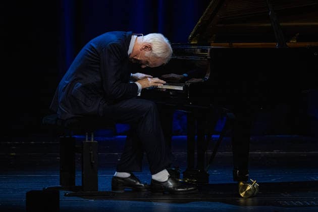 Harald Schmidt Bericht aus Bonn im Theater Bonn 30.12.2025. Harald Schmidt bei seinem Bühnenprogramm BERICHT FÜR BONN - Endgültiges zur Weltlage im Theater Bonn am 30.12.2025. Mit scharfem Humor und analytischer Distanz kommentierte der Entertainer aktuelle politische und gesellschaftliche Themen. Bonn Nordrhein-Westfalen Deutschland Copyright: xBonn.digitalx xMarcxJohnx