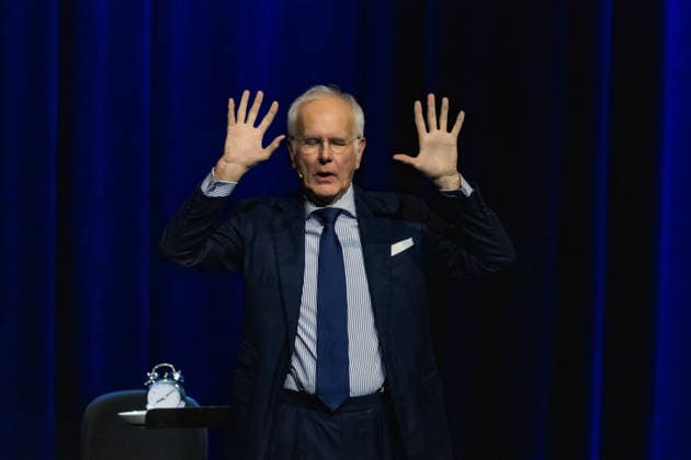 Harald Schmidt Bericht aus Bonn im Theater Bonn 30.12.2025. Harald Schmidt bei seinem Bühnenprogramm BERICHT FÜR BONN - Endgültiges zur Weltlage im Theater Bonn am 30.12.2025. Mit scharfem Humor und analytischer Distanz kommentierte der Entertainer aktuelle politische und gesellschaftliche Themen. Bonn Nordrhein-Westfalen Deutschland Copyright: xBonn.digitalx xMarcxJohnx