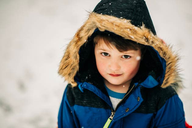 Boy in blue winter parka looking at camera North Andover, Massachusetts, United States CR_FKNH251229-1917456-01 ,model released, Symbolfoto