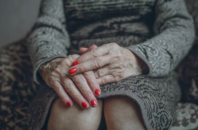 Close-up of an elderly woman s hand on her lap Irkutsk, Irkutsk Oblast, Russia CR_VDXM251229AA-1923630-01 ,model released, Symbolfoto