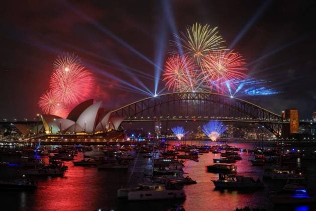 Sydney Celebrates New Years Eve 2026 SYDNEY, AUSTRALIA - DECEMBER 31: Early evening family fireworks, commonly referred to as the Country fireworks, light up the sky above the Sydney Opera House and Sydney Harbour Bridge several hours before midnight as part of New Year’s Eve celebrations in Sydney, Australia, on December 31, 2025. Claudio Galdames Alarcon Anadolu Sydney Australia. Editorial use only. Please get in touch for any other usage.  Copyright: x2025xAnadoluxClaudioxGaldamesxAlarconx
