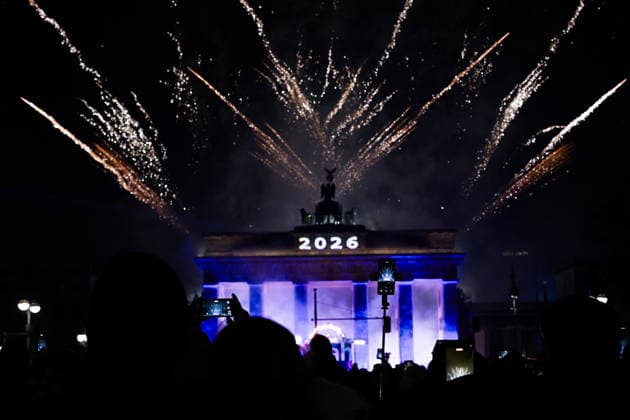 New Year celebrations in Berlin BERLIN, GERMANY - JANUARY 01: The new year is celebrated with light and fireworks displays at Brandenburg Gate in Berlin, Germany on January 01, 2026. Halil Sagirkaya Anadolu Berlin Germany. Editorial use only. Please get in touch for any other usage.  Copyright: x2026xAnadoluxHalilxSagirkayax