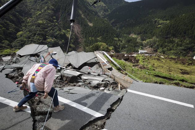 Strong earthquakes hit Japan KUMAMOTO, JAPAN - APRIL 17: Cracked highway road is seen in Minami Aso, Kumamoto, Japan on April 17, 2016 after an earthquake. At least 22 people were confirmed dead Saturday after a strong earthquake rocked southwestern Japan, where nine others were killed in an earlier temblor. Nearly 2,000 people sustained injuries in the Kyushu region after the tremors Thursday night and early Saturday morning, which had magnitudes of 6.5 and 7.3, respectively. Of the 909 confirmed wounded Saturday, 171 were considered serious cases. Kumamoto Japan. Editorial use only. Please get in touch for any other usage.  Copyright: x2025xAnadoluxRichardxAtreroxdexGuzmanx