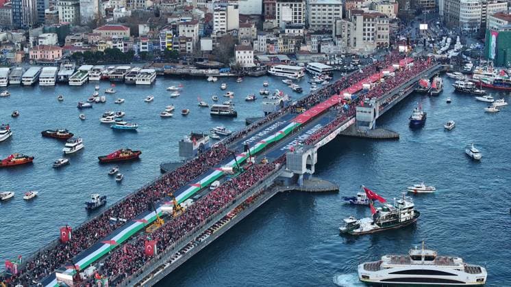 Tens of thousands march in Istanbul in solidarity with Palestinians ISTANBUL, TURKIYE - JANUARY 1: An aerial view of Galata Bridge as thousands of people have gathered across Istanbul to march in solidarity with Palestinians, calling for an end to war on Gaza, on January 1, 2026. The We Do Not Remain Silent, We Do Not Forget Palestine rally, organised by the Humanitarian Alliance and the National Will Platform, brought together more than 400 civil society organisations. Alperen Baran Metecan Anadolu Istanbul Turkey. Editorial use only. Please get in touch for any other usage.  Copyright: x2026xAnadoluxAlperenxBaranxMetecanx