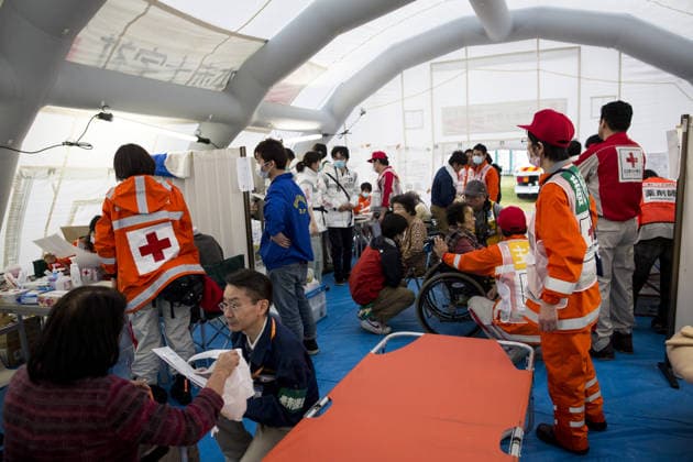 Earthquakes aftermath in Japan KUMAMOTO, JAPAN - APRIL 21: Survivors go through medical examinations in Kumamoto, Japan on April 21, 2016 . To date 45 people are confirmed dead and around 11,000 people have evacuated after an 6.5 earthquake on Thursday night and a stronger 7.3 quake on Saturday morning struck the Kyushu Island in Western Japan. Kumamoto Japan. Editorial use only. Please get in touch for any other usage.  Copyright: x2025xAnadoluxRichardxAtreroxdexGuzmanx