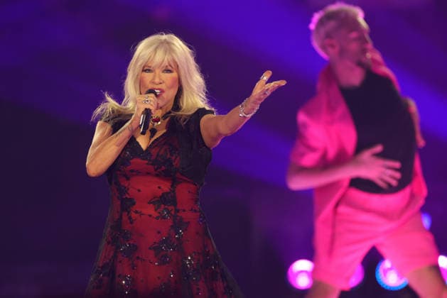 Silvester-Schlagerboom 2026 live Die Wunderlichtershow Samantha Fox (britische Popsängerin, Fotomodell und Schauspielerin). Silvester-Schlagerboom 2026 am 31. Dezember 2025 in der Basketballarena des FC Bayern München, BMW Park München.