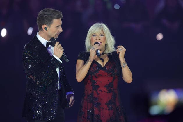 Silvester-Schlagerboom 2026 live Die Wunderlichtershow Florian Silbereisen und Samantha Fox (britische Popsängerin, Fotomodell und Schauspielerin). Silvester-Schlagerboom 2026 am 31. Dezember 2025 in der Basketballarena des FC Bayern München, BMW Park München.