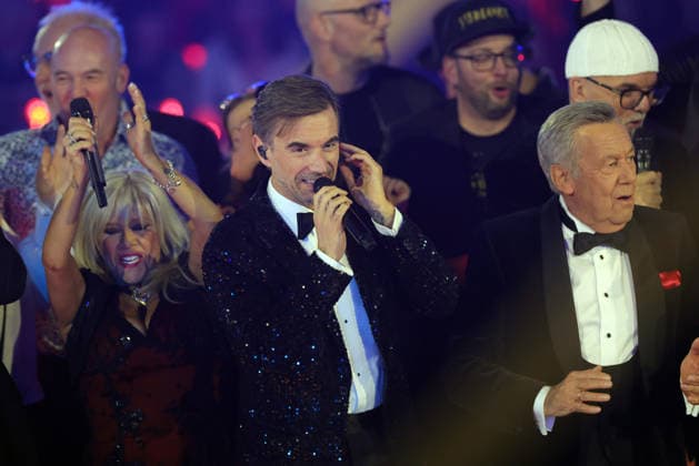 Silvester-Schlagerboom 2026 live Die Wunderlichtershow Florian Silbereisen mit Samantha Fox und Roland Kaiser. Silvester-Schlagerboom 2026 am 31. Dezember 2025 in der Basketballarena des FC Bayern München, BMW Park München.