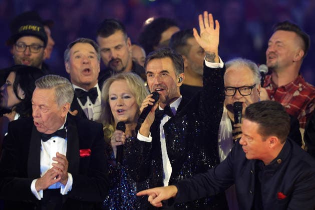Silvester-Schlagerboom 2026 live Die Wunderlichtershow Florian Silbereisen mit Roland Kaiser, Nicole, Heinz Rudolf Kunze und Stefan Mross. Silvester-Schlagerboom 2026 am 31. Dezember 2025 in der Basketballarena des FC Bayern München, BMW Park München.