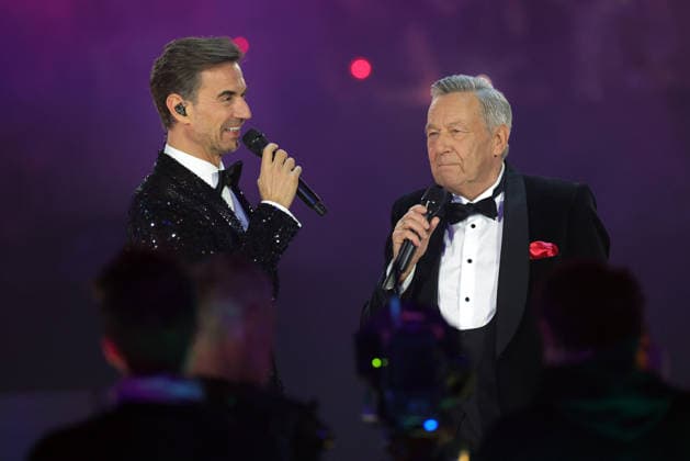 Silvester-Schlagerboom 2026 live Die Wunderlichtershow Florian Silbereisen mit Roland Kaiser. Silvester-Schlagerboom 2026 am 31. Dezember 2025 in der Basketballarena des FC Bayern München, BMW Park München.