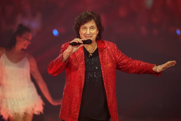 Silvester-Schlagerboom 2026 live Die Wunderlichtershow Olaf der Flipper (Olaf Heinz Malolepski, deutscher Schlagersänger). Silvester-Schlagerboom 2026 am 31. Dezember 2025 in der Basketballarena des FC Bayern München, BMW Park München.