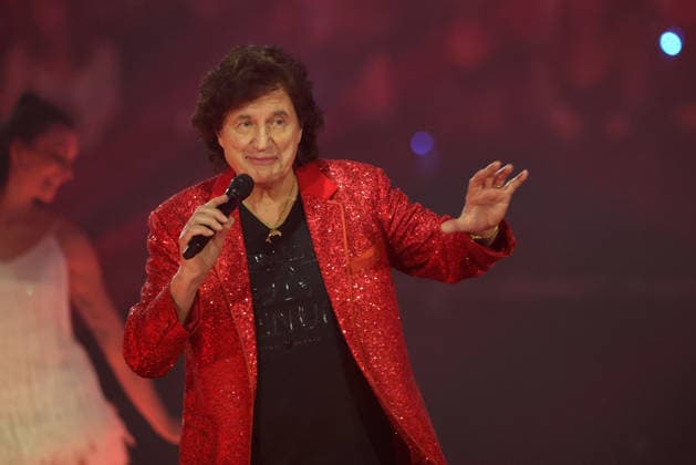 Silvester-Schlagerboom 2026 live Die Wunderlichtershow Olaf der Flipper (Olaf Heinz Malolepski, deutscher Schlagersänger). Silvester-Schlagerboom 2026 am 31. Dezember 2025 in der Basketballarena des FC Bayern München, BMW Park München.