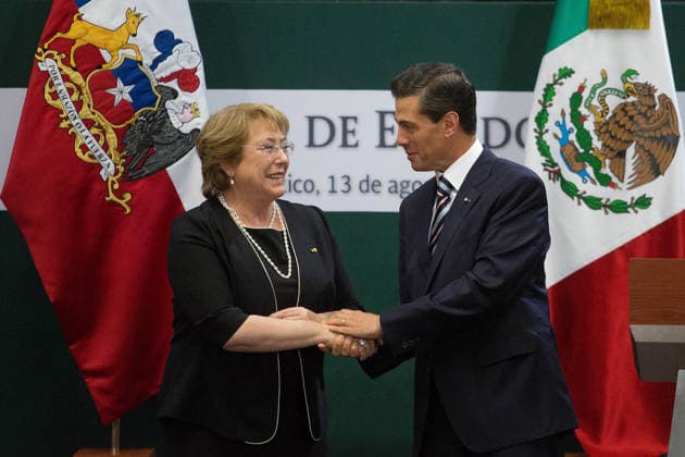 President of Chile Michelle Bachelet visits Mexico MEXICO CITY, MEXICO - AUGUST 13: Michelle Bachelet (L) President of Chile and Enrique Pena Nieto (R) President of Mexico attend a press conference at the Official Residence of Los Pinos in Mexico City, Mexico on August 13, 2015. Mexico Mexico. Editorial use only. Please get in touch for any other usage.  Copyright: x2025xAnadoluxDanielxCardenasx