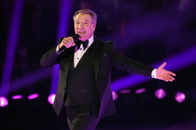Silvester-Schlagerboom 2026 live Die Wunderlichtershow Patrick Lindner (deutscher Schlagersänger). Silvester-Schlagerboom 2026 am 31. Dezember 2025 in der Basketballarena des FC Bayern München, BMW Park München.