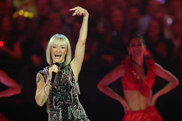Silvester-Schlagerboom 2026 live Die Wunderlichtershow Christin Stark (deutsche Schlagersängerin und Fernsehmoderatorin). Silvester-Schlagerboom 2026 am 31. Dezember 2025 in der Basketballarena des FC Bayern München, BMW Park München.