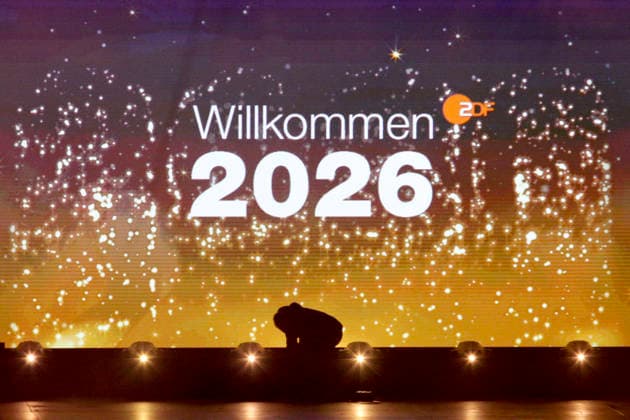 abb:ZDF Logo Digitalwand bei der TV Sylvester Show Willkommen 2026 im Hamburger Hafen am 31.12.2025 Hamburg Deutschland