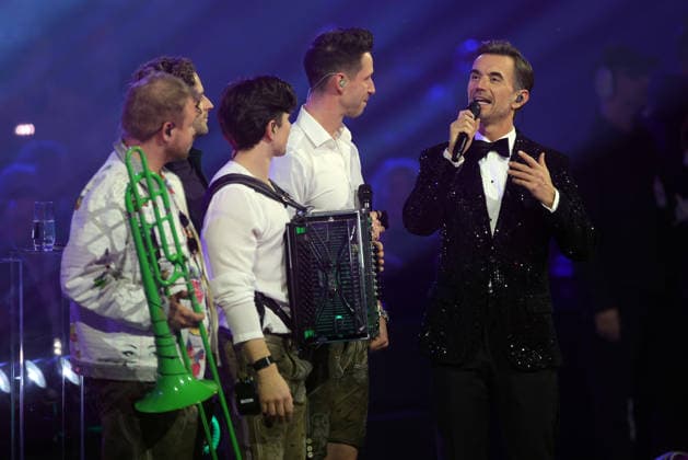 Silvester-Schlagerboom 2026 live Die Wunderlichtershow Florian Silbereisen und Die Draufgänger (österreichische Cover-Band im Bereich Partyschlager, Schlager und Volksmusik aus der Südoststeiermark). Silvester-Schlagerboom 2026 am 31. Dezember 2025 in der Basketballarena des FC Bayern München, BMW Park München.