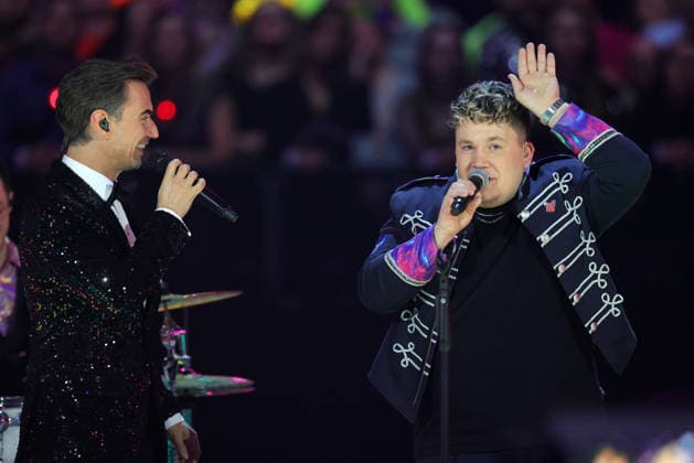 Silvester-Schlagerboom 2026 live Die Wunderlichtershow Florian Silbereisen mit Florian Hertel (Sänger und Frontmann der kölschen Brass- und Performance-Band Druckluft). Silvester-Schlagerboom 2026 am 31. Dezember 2025 in der Basketballarena des FC Bayern München, BMW Park München.