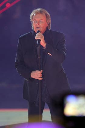 Silvester-Schlagerboom 2026 live Die Wunderlichtershow Howard Carpendale (deutsch-südafrikanischer Schlagersänger). Silvester-Schlagerboom 2026 am 31. Dezember 2025 in der Basketballarena des FC Bayern München, BMW Park München.