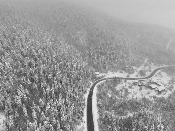 Snowfall continues to affect Turkiye s Karabuk and surrounding roads KARABUK, TURKIYE - JANUARY 1: An aerial view shows snowfall continuing to affect Karabuk, Turkiye, including sections of the Karabuk-Bartin highway, on January 1, 2026. Cihan Oguc Anadolu Karabuk Turkey. Editorial use only. Please get in touch for any other usage.  Copyright: x2026xAnadoluxCihanxOgucx