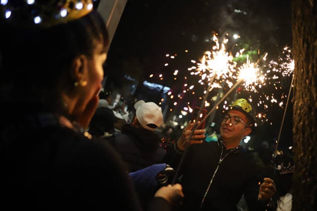 (260101) -- MEXICO CITY, Jan. 1, 2026 -- People participate in a celebration to greet the New Year in Mexico City, the capital of Mexico, Dec. 31, 2025. (Photo by Xinhua) MEXICO-MEXICO CITY-NEW YEAR CELEBRATION DanielxAugusto 
