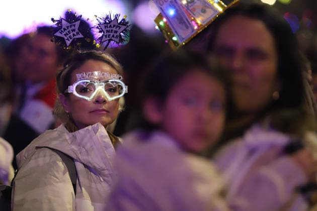 (260101) -- MEXICO CITY, Jan. 1, 2026 -- People participate in a celebration to greet the New Year in Mexico City, the capital of Mexico, Dec. 31, 2025. (Photo by Xinhua) MEXICO-MEXICO CITY-NEW YEAR CELEBRATION DanielxAugusto 