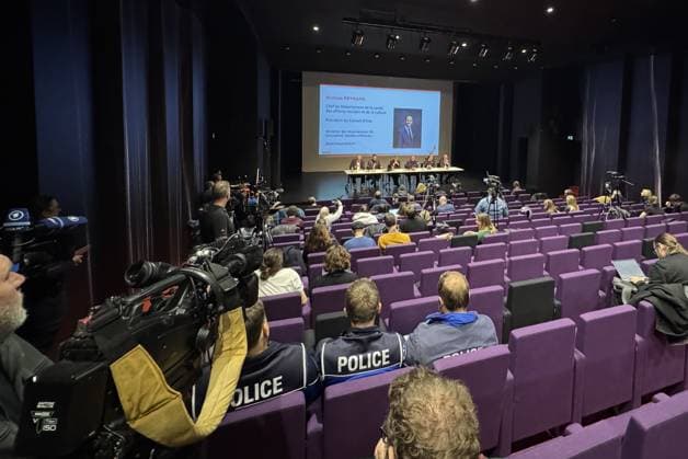 Swiss police say around 40 dead, 115 injured in bar fire at ski resort town Crans-Montana CRANS-MONTANA, SWITZERLAND - JANUARY 01: Swiss Confederation President Guy Parmelin, Valais Police Chief Frederic Gisler, Valais Chief Prosecutor Beatrice Pilloud, and President of the Valais Cantonal Parliament Mathias Reynard hold a joint press conference after a fire broke out at a bar in the ski resort town of Crans-Montana, Switzerland on January 01, 2026. Muhammet Ikbal Arslan Anadolu Valais Switzerland. Editorial use only. Please get in touch for any other usage.  Copyright: x2026xAnadoluxMuhammetxIkbalxArslanx