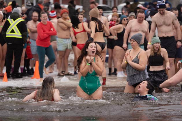 January 1, 2026, Dartmouth, Ns, Canada: People react to entering the ice-filled water in Lake Banook during the annual polar bear swim on New Year s Day in Dartmouth, N.S., Thursday, Jan. 1, 2026. Dartmouth Canada  - ZUMAc35_ 20260101_zaf_c35_023 Copyright: xDarrenxCalabresex