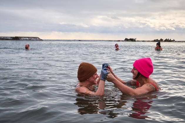 January 1, 2026, Toronto, On, Canada: People take part in a New Year s Day polar bear dip at Sunnyside beach in Toronto, on Thursday, Jan. 1, 2026. Toronto Canada  - ZUMAc35_ 20260101_zaf_c35_032 Copyright: xSammyxKoganx