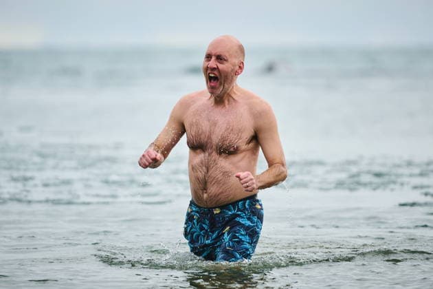 January 1, 2026, Toronto, On, Canada: A person reacts as he exits the frigid water while taking part in a New Year s Day polar bear dip at Sunnyside beach in Toronto, on Thursday, Jan. 1, 2026. Toronto Canada  - ZUMAc35_ 20260101_zaf_c35_035 Copyright: xSammyxKoganx