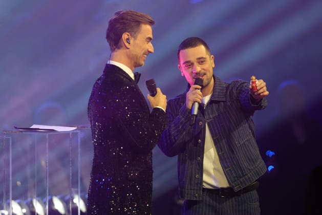 Silvester-Schlagerboom 2026 live Die Wunderlichtershow Florian Silbereisen und Pietro Basile (italienischer Sänger und Songwriter). Silvester-Schlagerboom 2026 am 31. Dezember 2025 in der Basketballarena des FC Bayern München, BMW Park München.