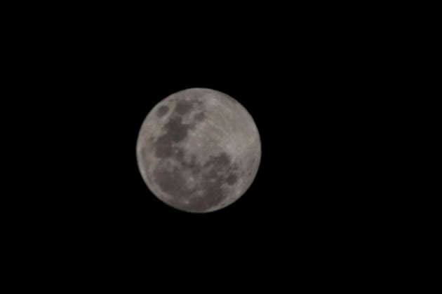 January 2, 2026, Chalco, State Of Mexico, Mexico: The new year 2026 began with one of the most striking and luminous natural phenomena: the Full Moon, or Super Wolf Moon. This winter phenomenon occurs when the moon is closer to Earth than usual, making it fully visible to the naked eye from Chalco, State of Mexico, without the need for telescopes or similar devices. The name Wolf Moon has several origins. Some say it s because wolves howl more when this natural satellite is visible; a Sioux legend refers to it as the moon when wolves run together, just to mention a few possible origins of the name. Chalco Mexico - ZUMAp204 20260102_zip_p204_008 Copyright: xJosuexPerezx