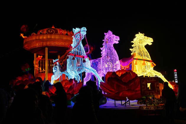 XI AN, CHINA - JANUARY 02: People view lantern displays during 2026 Xi an City Wall Lantern Festival on January 2, 2026 in Xi an, Shaanxi Province of China. The 2026 Xi an City Wall Lantern Festival was launched on New Year s Day, extending its radiance for an unprecedented 81 days until March 22.  Copyright: xVCGx 111613059275