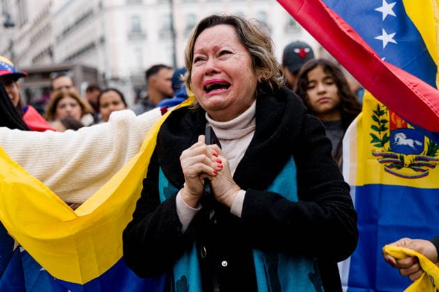 Dozens of Venezuelans take to the streets of Madrid to celebrate the fall of Maduros regime A group of Venezuelans celebrate the fall of Maduros regime, at Puerta del Sol, on January 3, 2026, in Madrid Spain The president of Venezuela, Nicolas Maduro, is right now under arrest and will stand trial on U.S. soil for as yet unspecified crimes, following the early morning military operation executed by the U.S. Army on Venezuelan soil 03 JANUARY 2026 CELEBRATION MADURO REGIME DICTATOR VENEZUELAN VENEZOLANS VENEZOLANS IN MADRID SUN FLAG Carlos Lujá Madrid Madrid Madrid Spain  Copyright: xCarlosxLujanx 7194928
