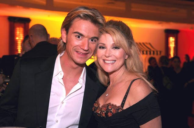 ARCHIV: Florian Silbereisen Showmaster Florian Silbereisen mit Audrey Landers anläßlich der ARD-Fernsehshow Weihnachtsfest der Überraschungen , 2007 ARCHIVAUFNAHME, Datum geschätzt 20260101JWM0264 *** ARCHIVE Florian Silbereisen Showmaster Florian Silbereisen with Audrey Landers on the occasion of the ARD TV show Weihnachtsfest der Überraschungen , 2007 ARCHIVE PICTURE, date estimated 20260101JWM0264
