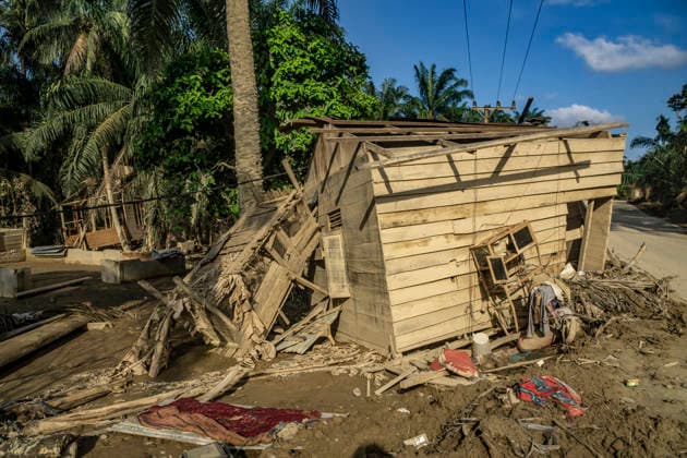 Leuser s Ecological Disasters - Indonesia On December 29, 2025. The destruction of resident s settlement in Bandar Pusaka Sub-district, Aceh Tamiang District, Aceh, Indonesia. Her residence was levelled by catastrophic flash floods triggered by Tropical Cyclone Senyar. To date, the cyclone has claimed at least 1,167 lives across Indonesia and more than 1,400 victims across three countries in the Asia-Pacific, resulting in an estimated US$19.8 billion in damages. This disruption of vital access routes highlights a growing trend of environmental disasters that increasingly threaten the fragile Leuser Ecosystem, as emphasised by Sayed Zainal, Director of the Sustainable Forest Advocacy Institute. Photo by Sutanta Aditya ABACAPRESS.COM Aceh I  Copyright: xAdityaxSutanta ABACAx