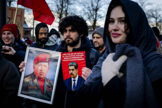 AMSTERDAM Protesters are protesting in front of the US consulate against the US attack on Venezuela. The protest was organized by the People for Peace group and the Anti-Fascist Veterans of the Resistance Netherlands (AFVN). ROBIN VAN LONKHUIJSEN ANP netherlands out - belgium out  Copyright: xx x546342087x originalFilename: 546342087.jpg